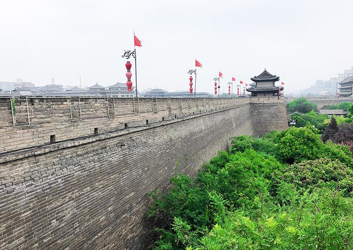 Die Stadtmauer in Xi'an ist eine der ältesten und größten Stadtmauer Chinas