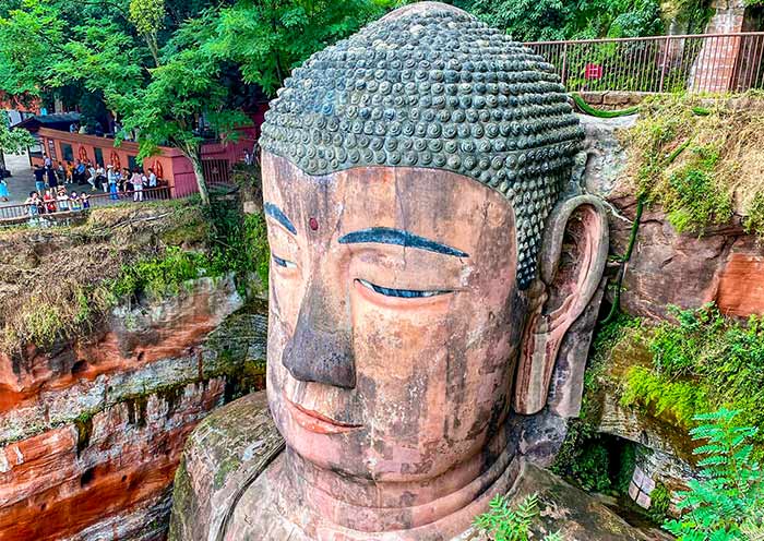 Der Giant Buddha: religiöses Symbol von Leshan